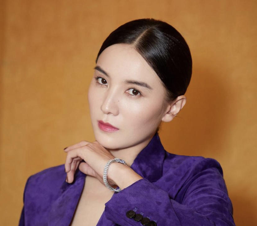 方脸大腮帮适合中分还是三七分,大饼脸中分超级简单又漂亮的发型