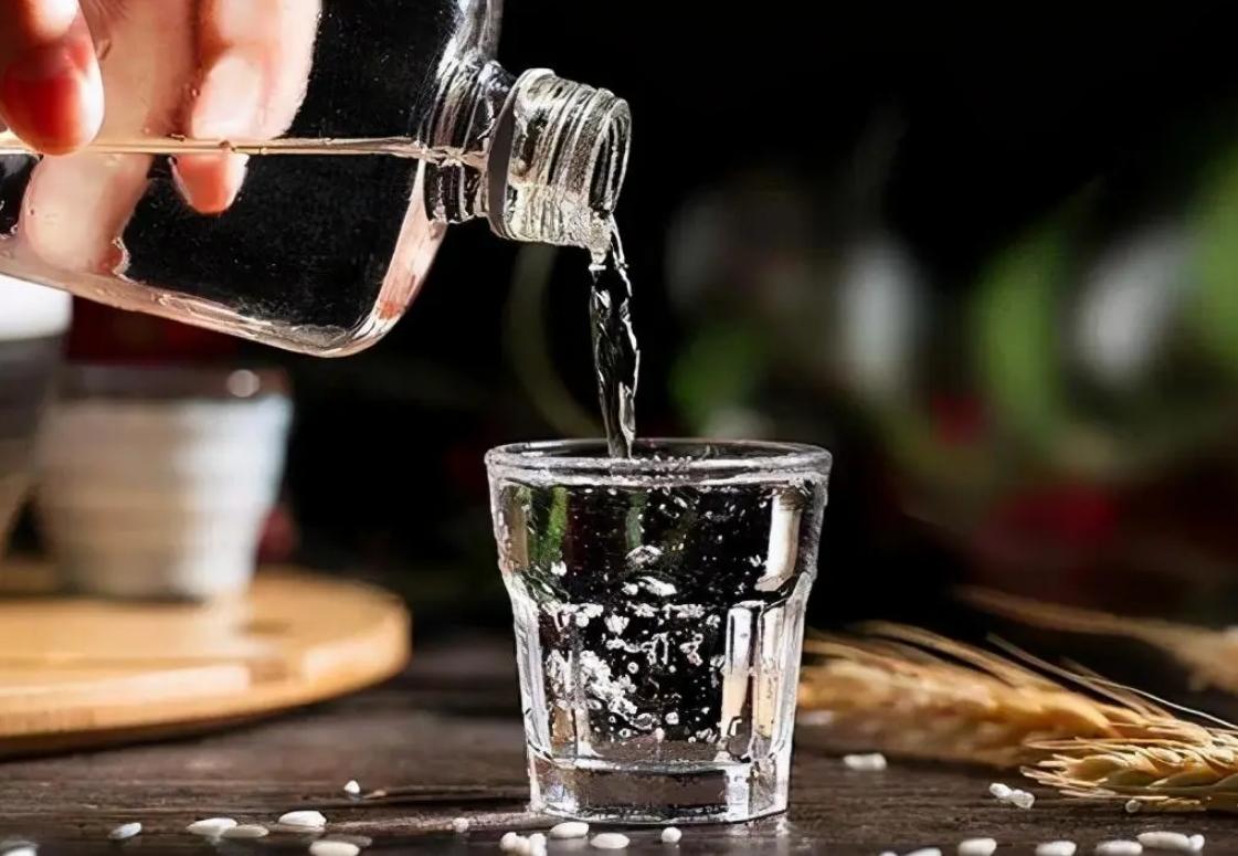 醉酒女大学生惨死宾馆，下身出血大小便*禁失**，监控拍下可怕画面！