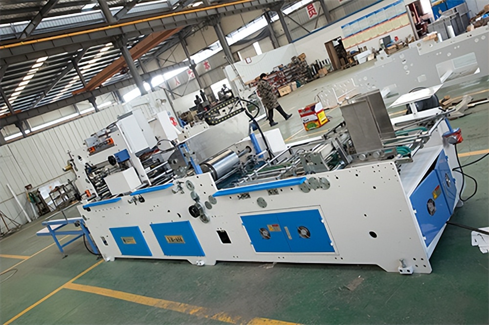 安庆永华机械打造知名贴窗机品牌,安庆永华包装贴窗机