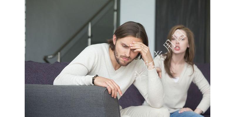 4岁女孩肚子疼被爸爸抱进急救室,12岁女孩肚子疼妈妈带去医院检查