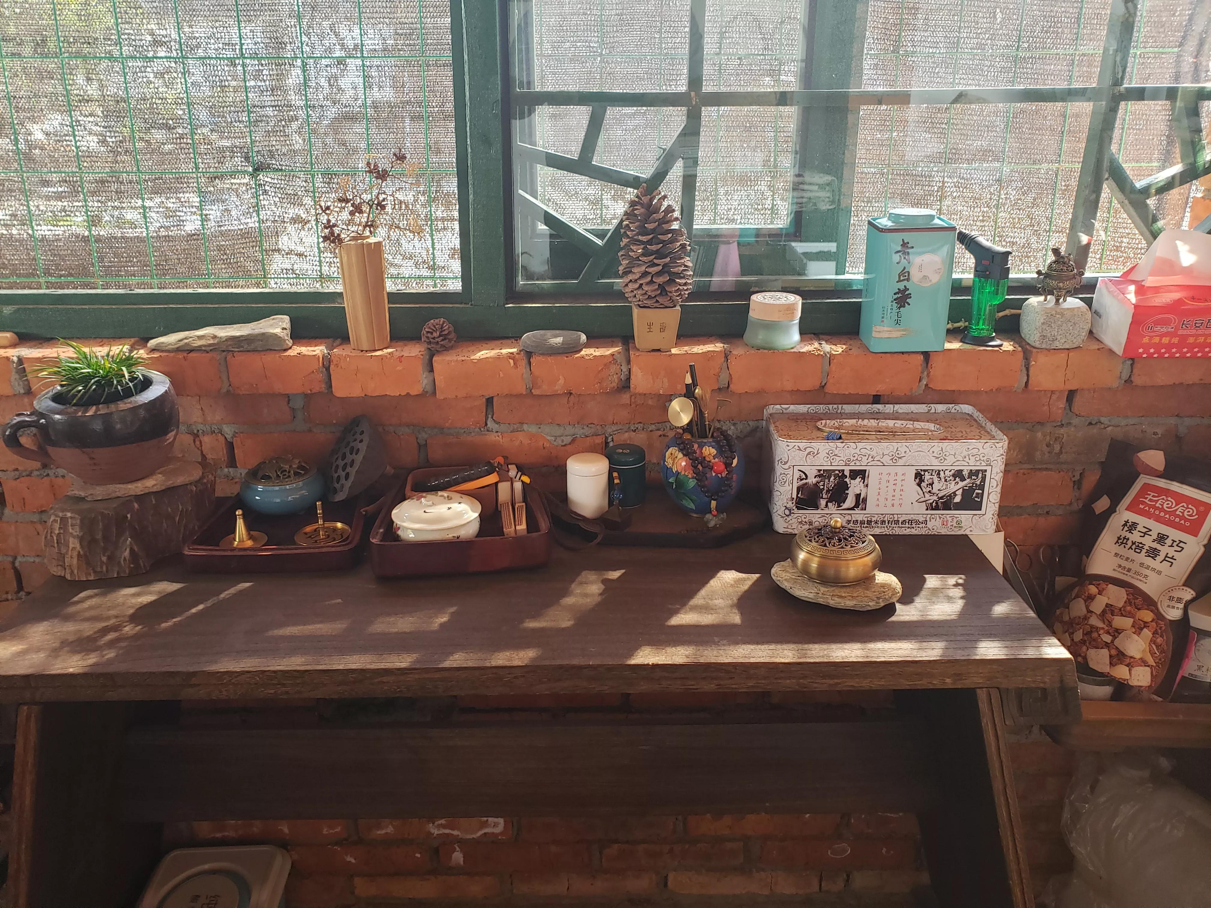 他不仅仅是古琴大师,他还是画家、篆刻家、书法家,二