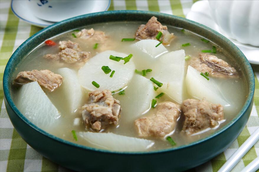 炖骨头汤放盐和味精吗,炖骨头汤放什么调料好吃