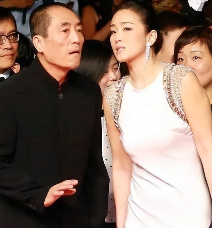 为什么那么多人捧张艺谋,张艺谋为什么这么红火