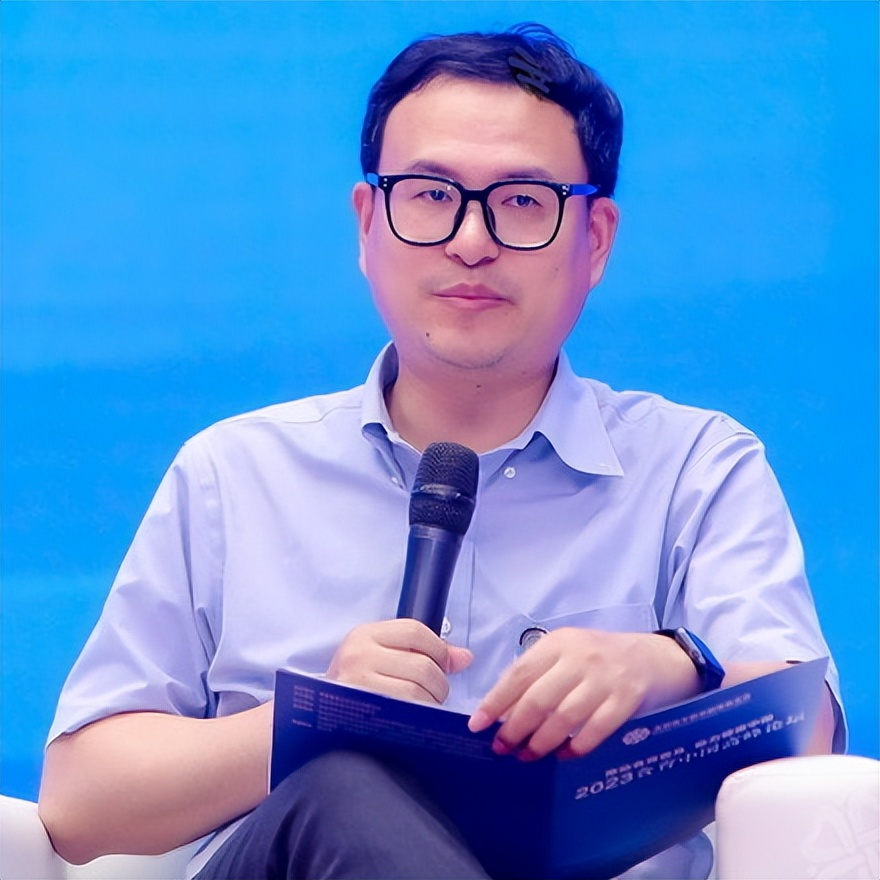 全网曝光量突破1000万+，国际顶流设计师与数字科学家组建豪华评委团助阵中国首个AIGC服装设计大赛！