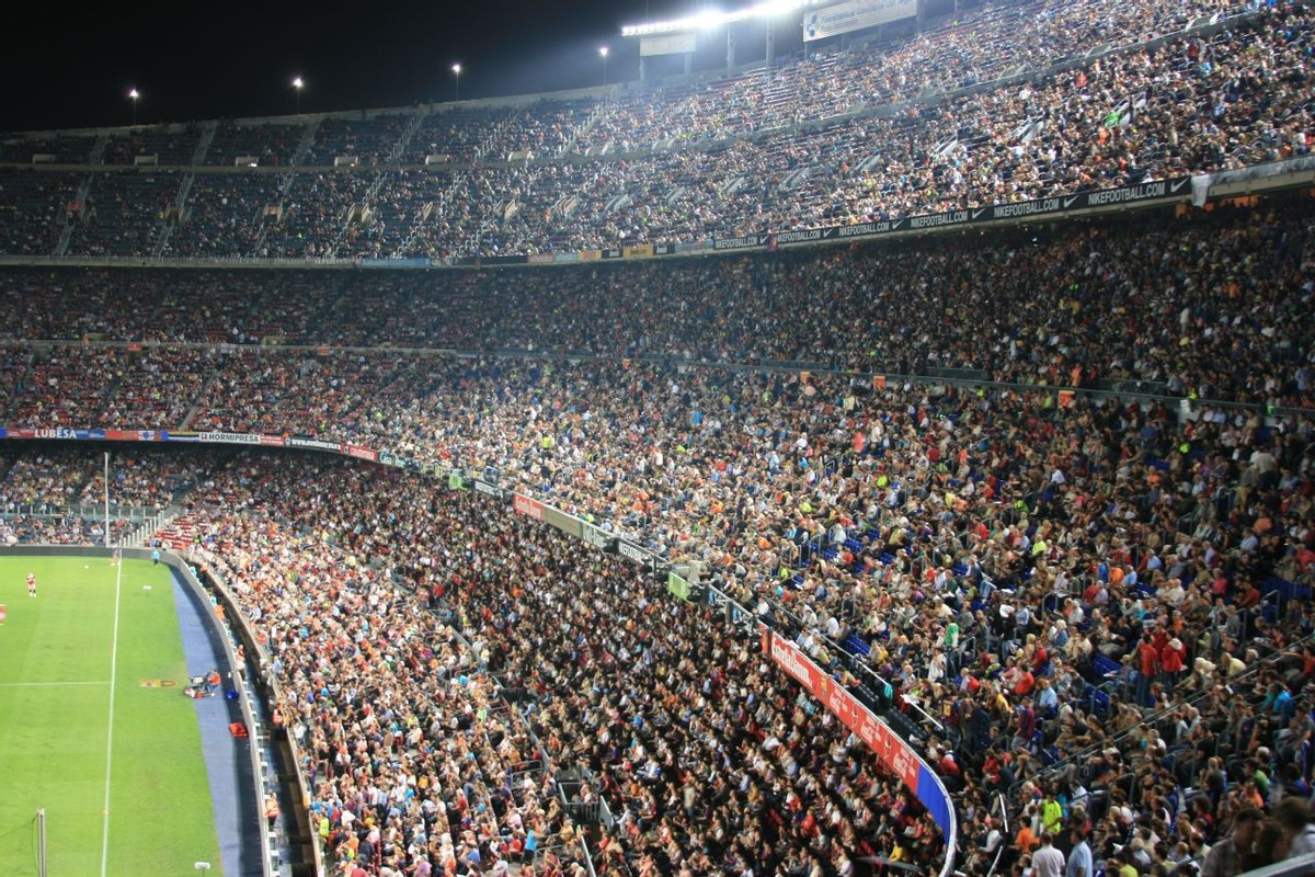 足球运动的起源与发展,简述足球运动在中国的发展史