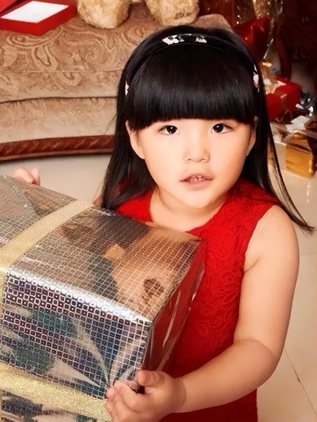 李湘一顿早餐5000块钱原版,李湘大s别墅对比