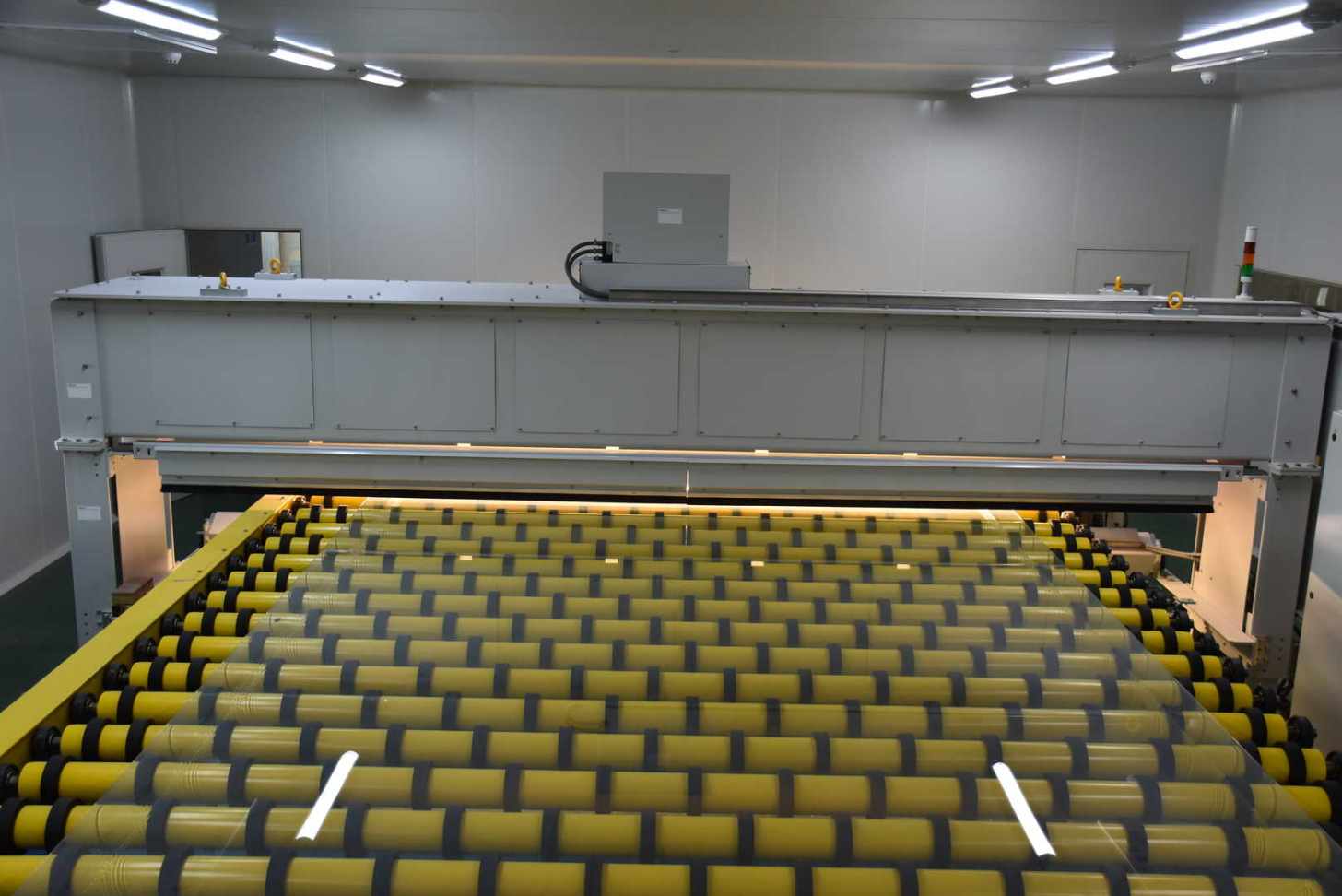 “重庆造”打破美国技术*锁封**！中国最牛手机屏幕玻璃背后的故事