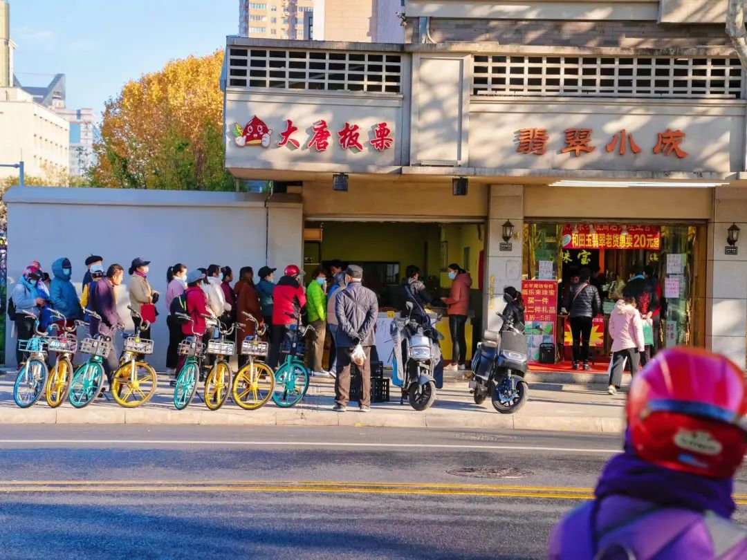 住在常府街，不羡城南与河西