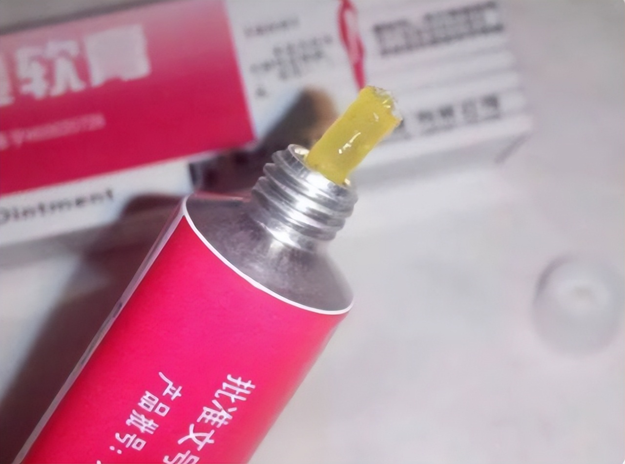 长期用红霉素软膏涂抹脸部皮肤,用红霉素软膏涂眼睛