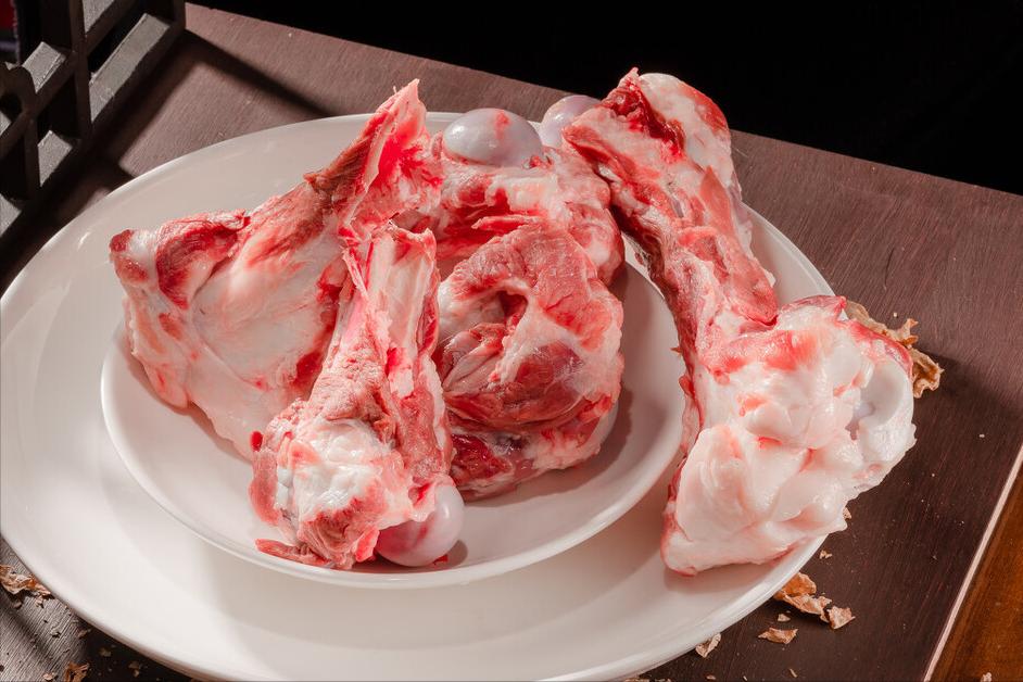 炖骨头汤放盐和味精吗,炖骨头汤放什么调料好吃