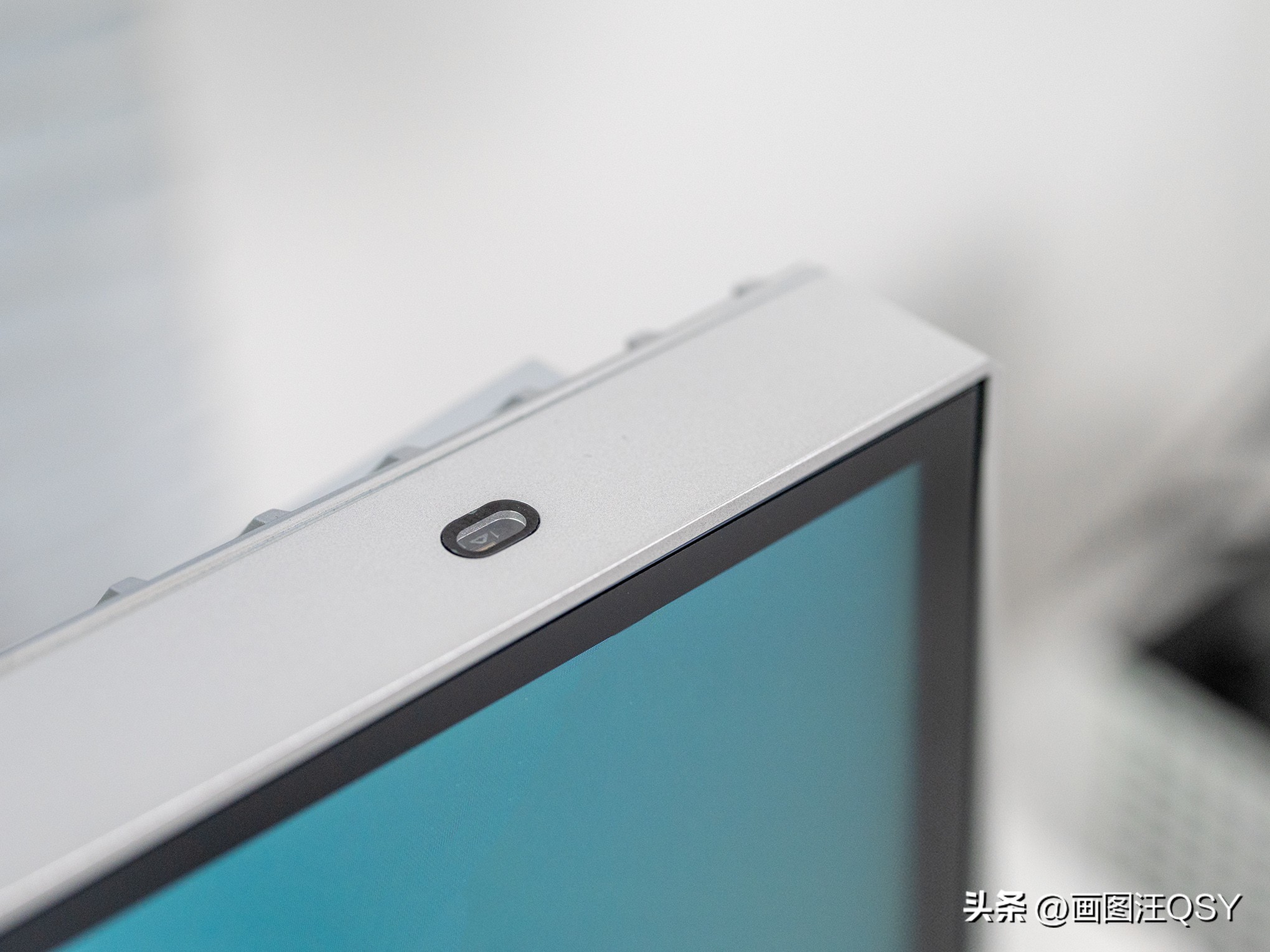 居家书桌升级改造：追剧听歌、居家办公也能很快乐