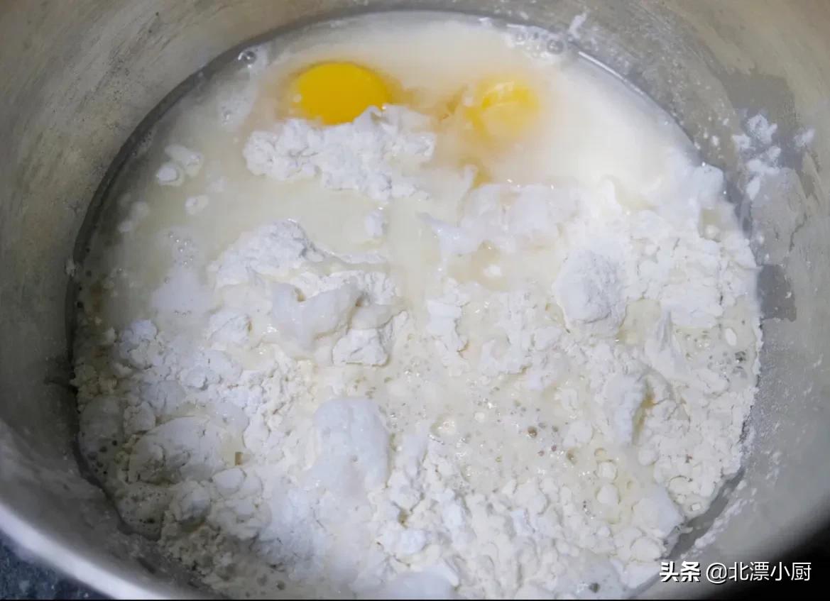 自制油条的简单做法晚上和面,自制小油条简单做法用什么水和面