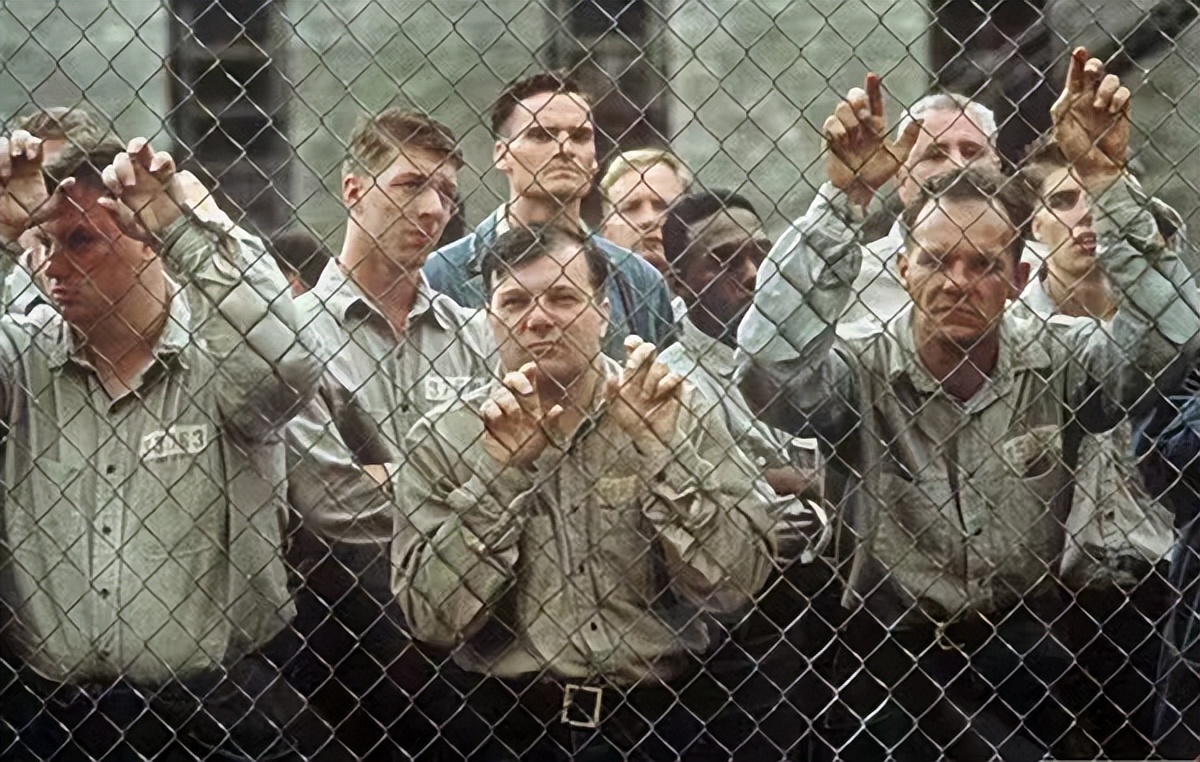 肖申克的救赎人生就只有两种选择,在肖申克的救赎中有一句经典台词