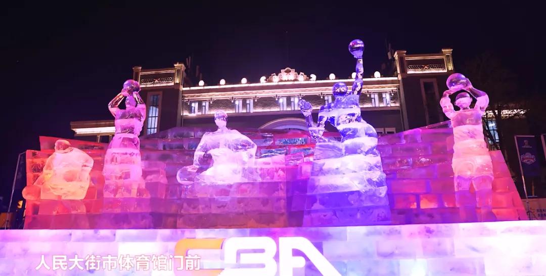 参观九小时冰雕,古城冰雕一条街
