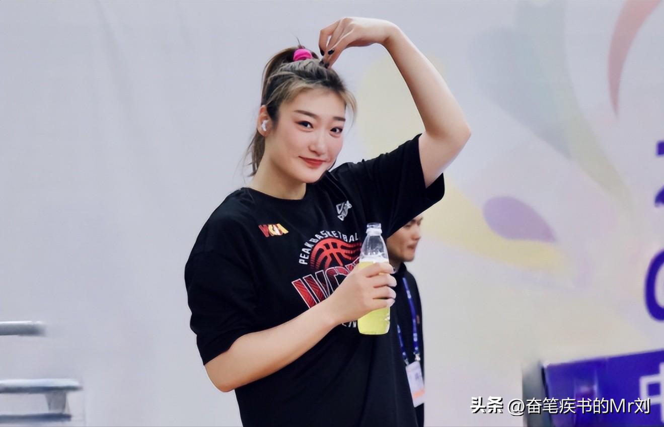 女篮李梦与领队张隆之间的关系,女篮前领队张隆被曝出轨