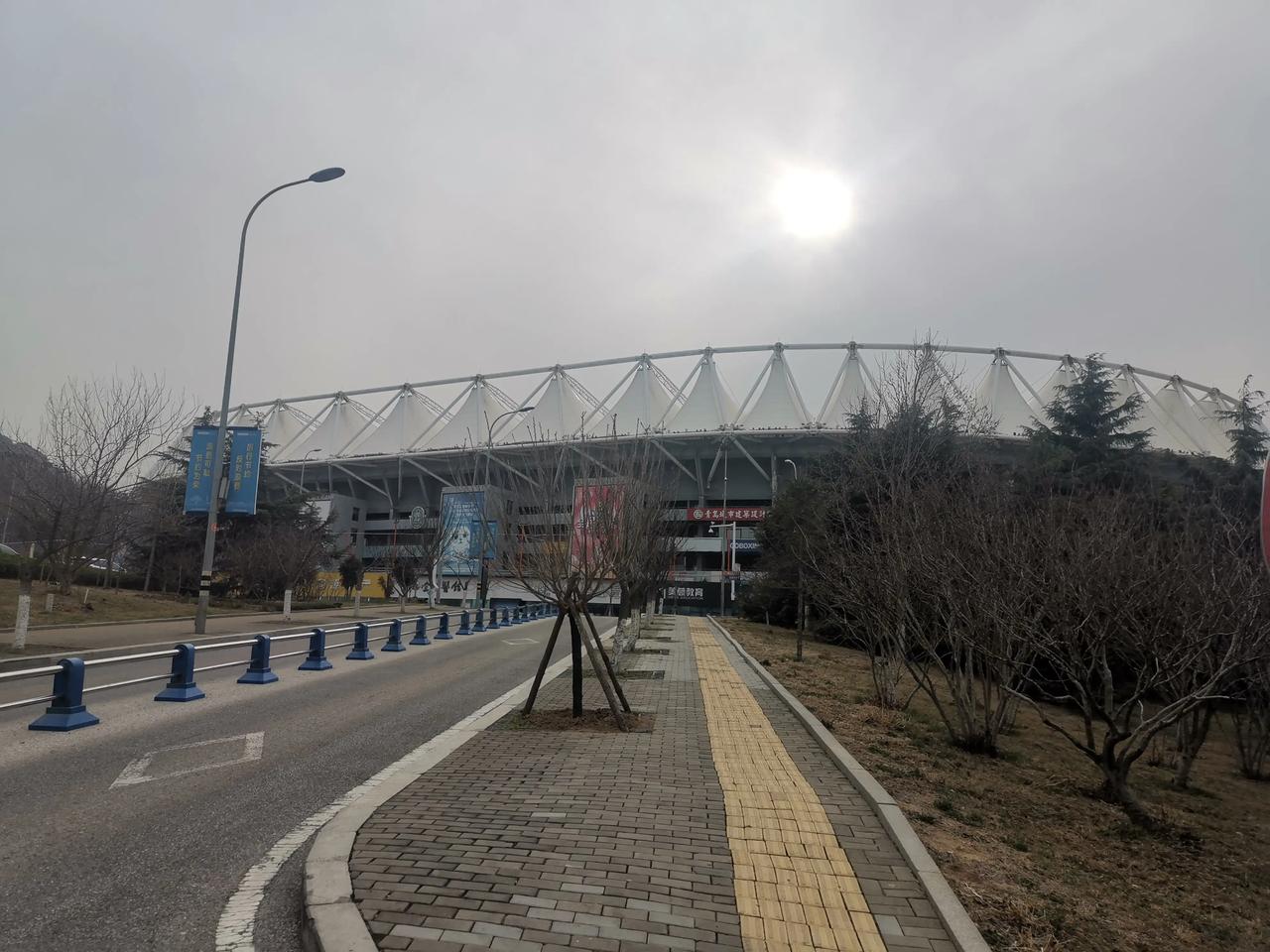 国信体育馆工程,国信体育场和青岛体育场对比