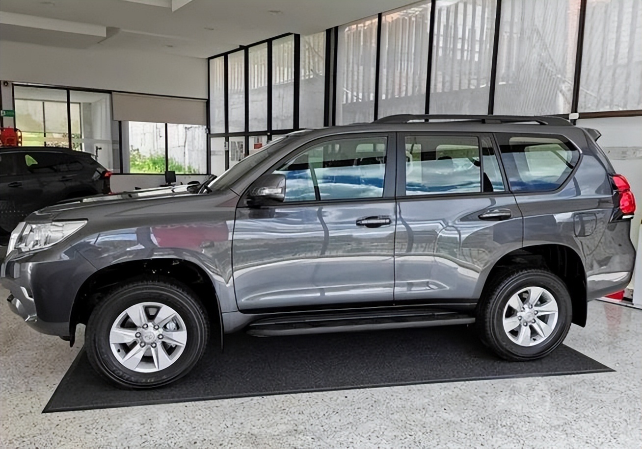 普拉多2.8t柴油版越野穿越,普拉多2.7跑川藏够吗