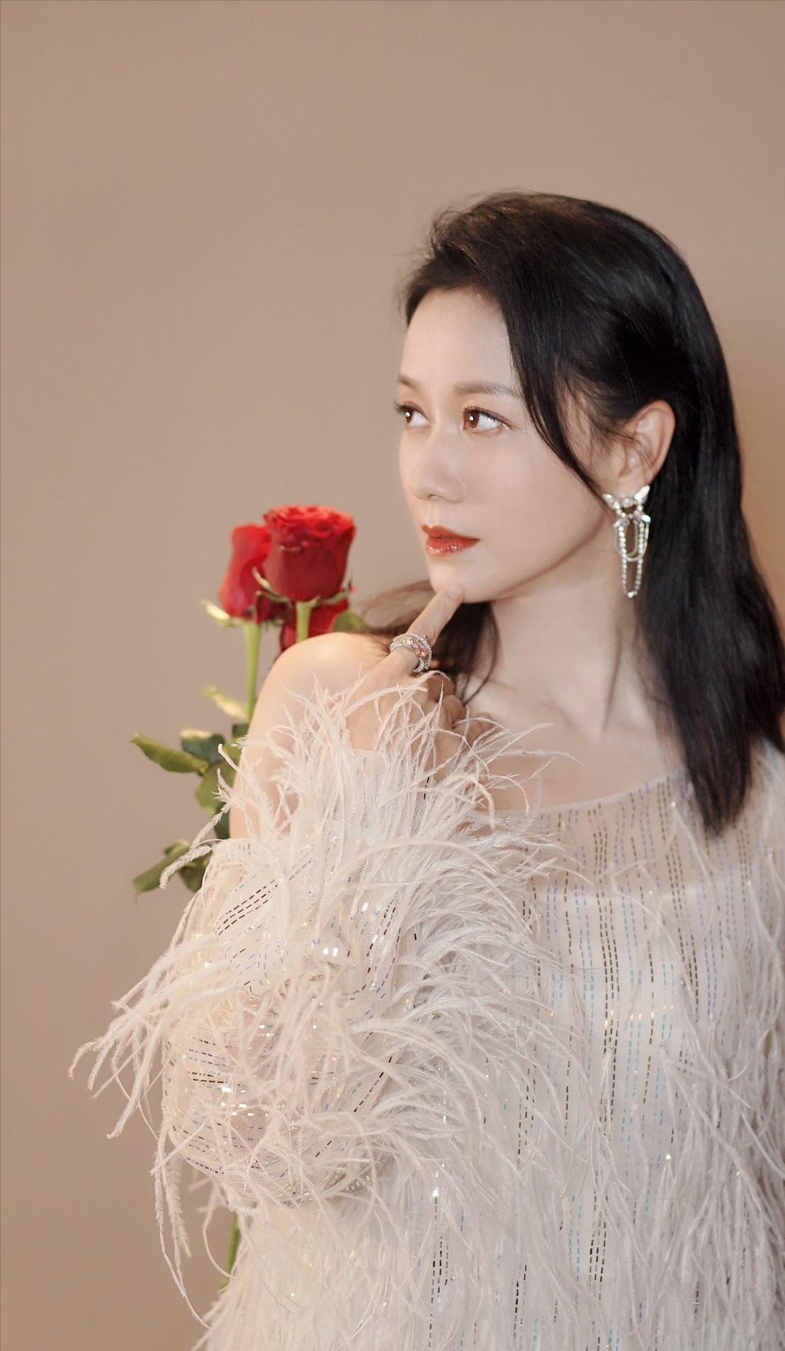 42岁倪虹洁近照曝光,43岁倪虹洁回老家陪父母