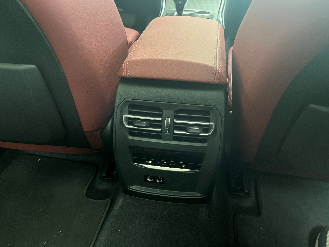 全新一代宝马3系此地无银试驾,宝马3系操控性最好的是哪一款