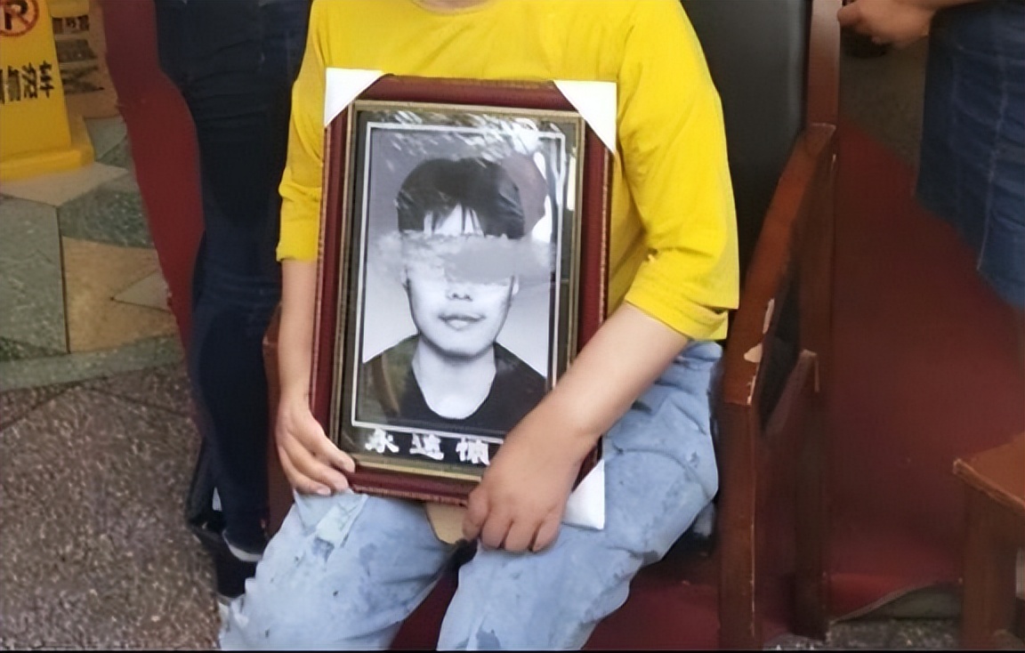 武汉高校女生偷拍被抓当天坠亡,武汉中专学生偷拍被抓后跳楼