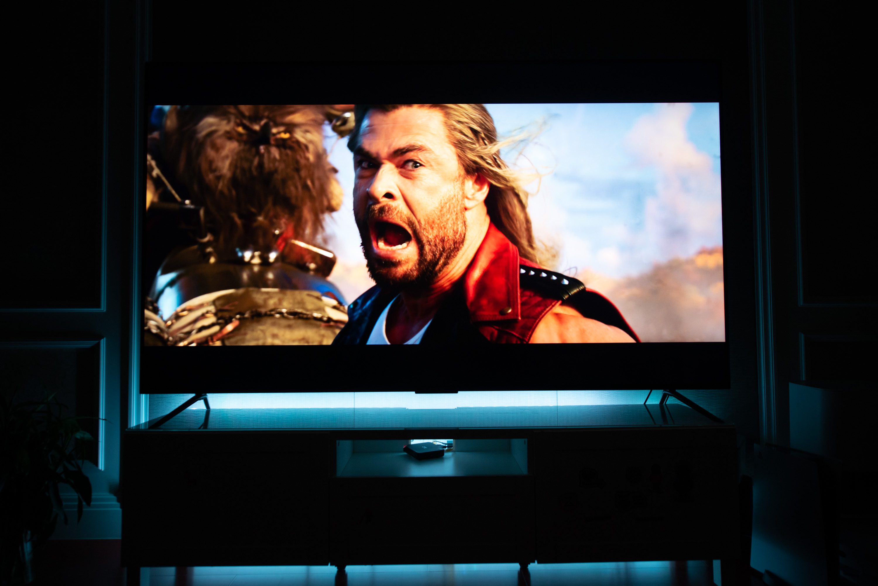 碎屏的电视机,家里电视碎屏了