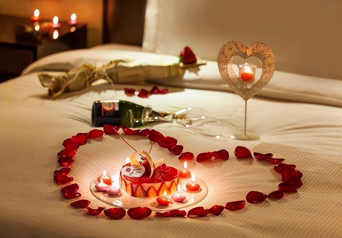 夫妻生活要适量，不能像打仗一样过于激烈，否则容易受伤