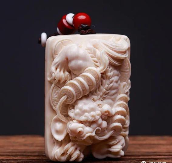 蜜蜡和猛犸哪个收藏价值高,猛犸单个牙收藏价值高吗