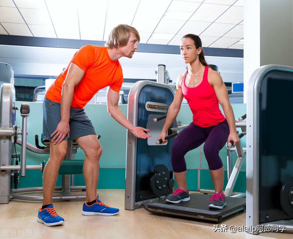 深蹲锻炼出来的腿部肌肉,深蹲的标准动作能锻炼什么