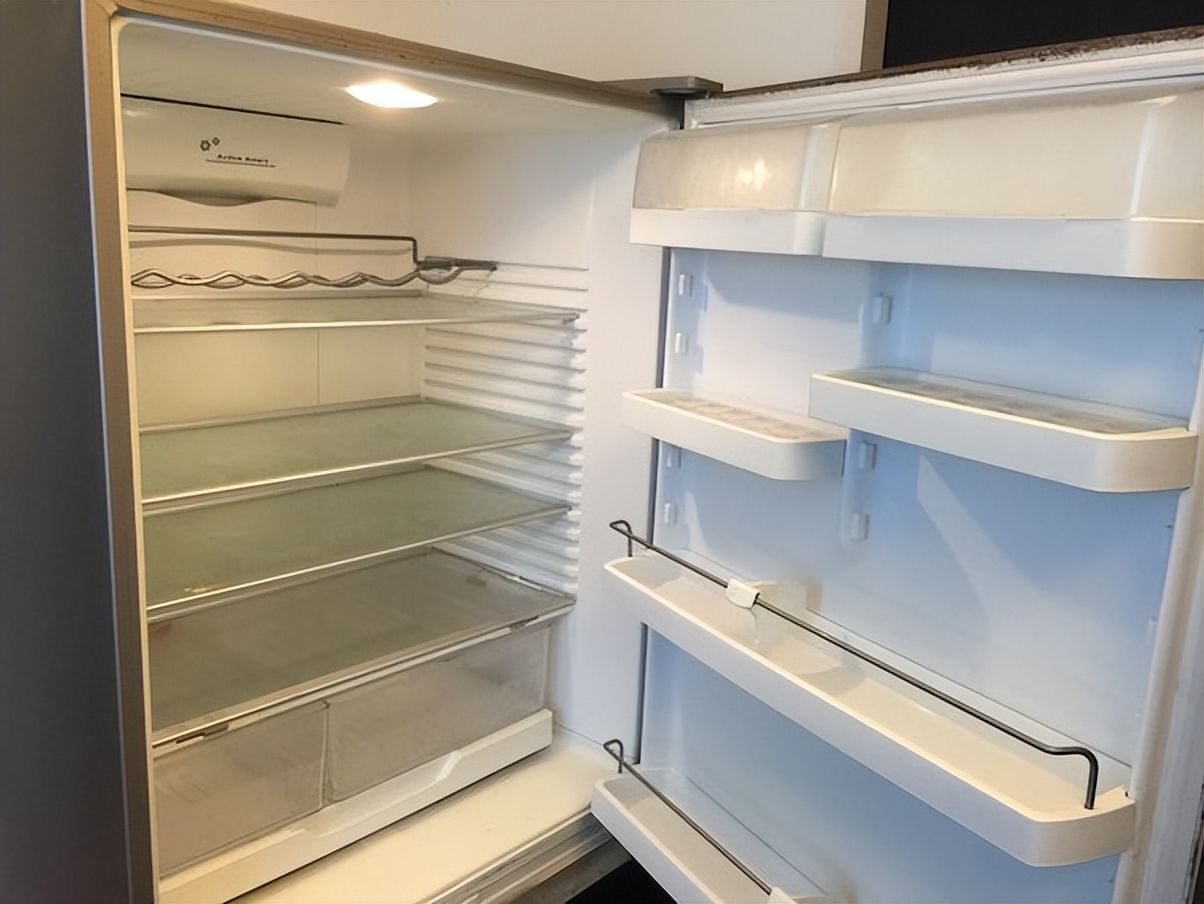 在朝鲜，冰箱不存储食物，用来做什么？