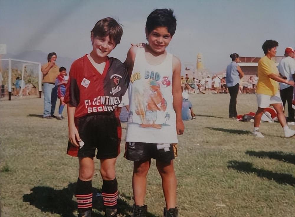 梅西被对手骂侏儒症然后连进3球,从侏儒症到球王梅西的传奇人生