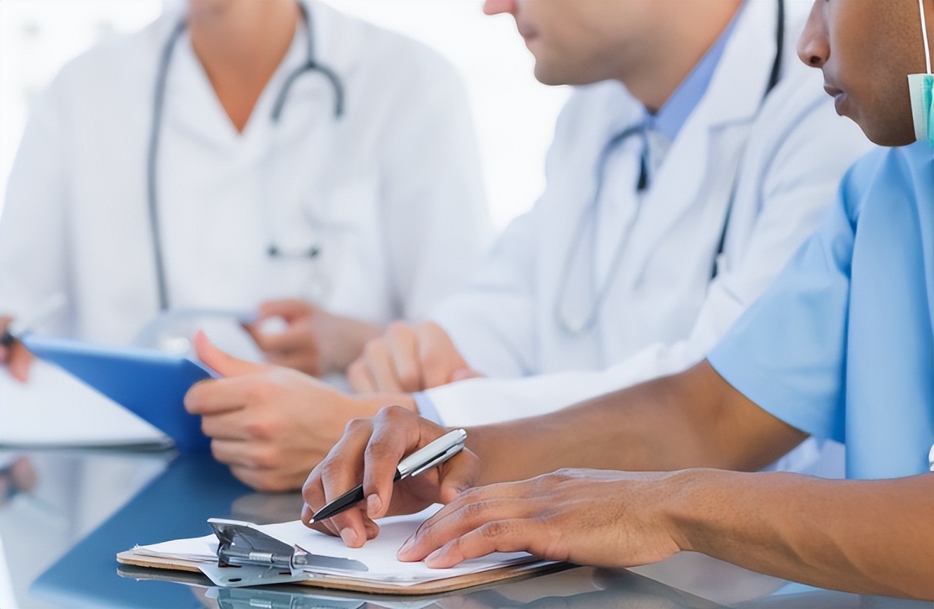 潍医附院护理人员用责任呵护患者，改善医疗服务