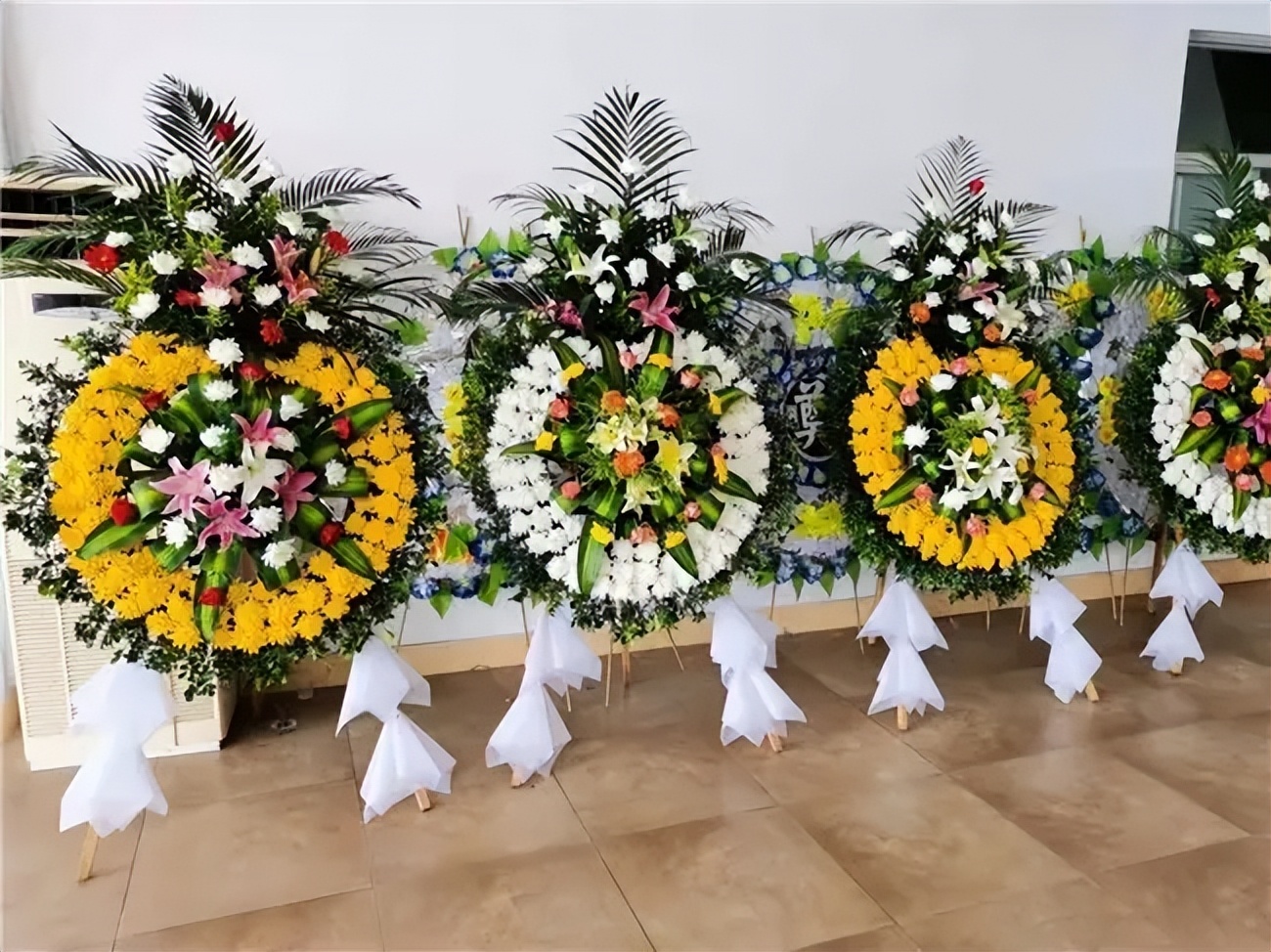 上门吊丧，一定要带“花圈”吗？你们当地是怎样的习俗？