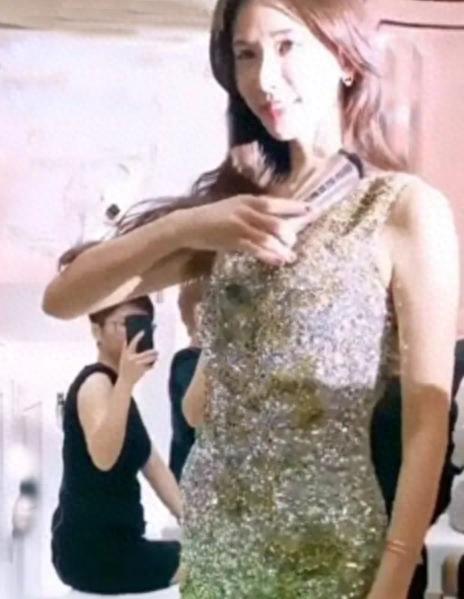 48岁林志玲高龄产子首露面,林志玲小腹微凸疑造人成功