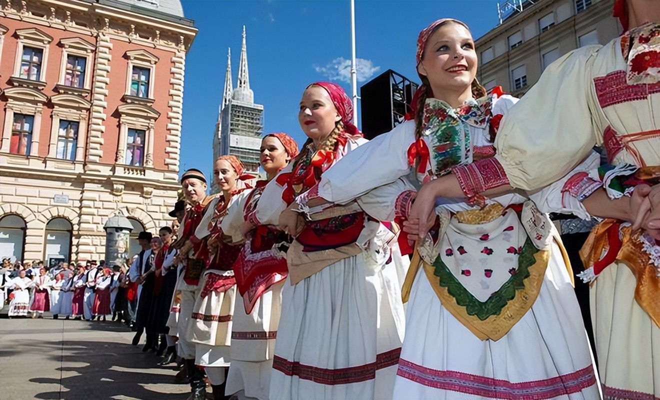 谁炮制了科索沃种族屠杀,科索沃战争种族屠杀死了多少人