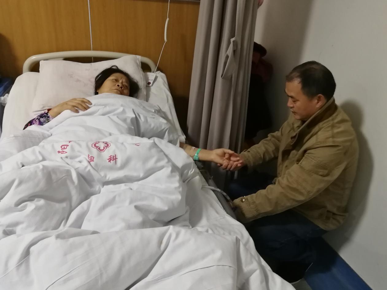 女子绝经后又来例假，诊所判断“湿气太重”，医院检查后她崩溃了