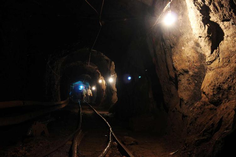 淄博村庄田地惊现地面塌陷，专家说出原因，到底可信不？