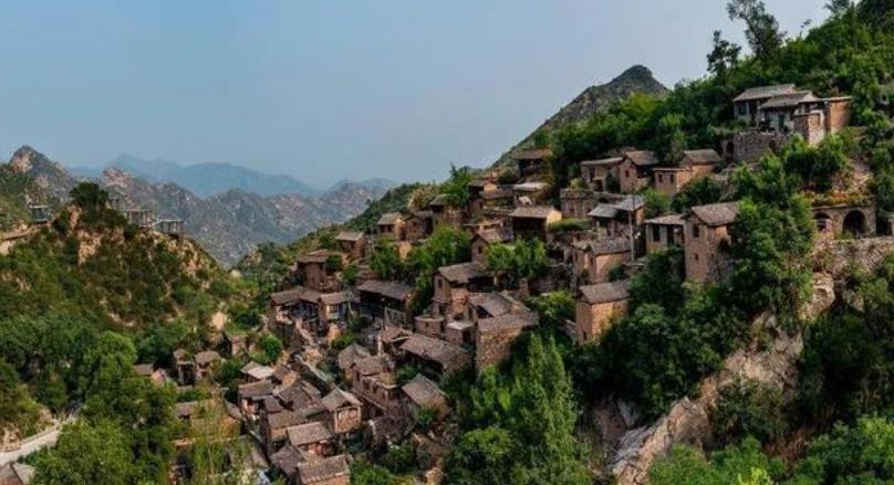 居里夫人何泽慧简历,何泽慧与居里夫人合影照片