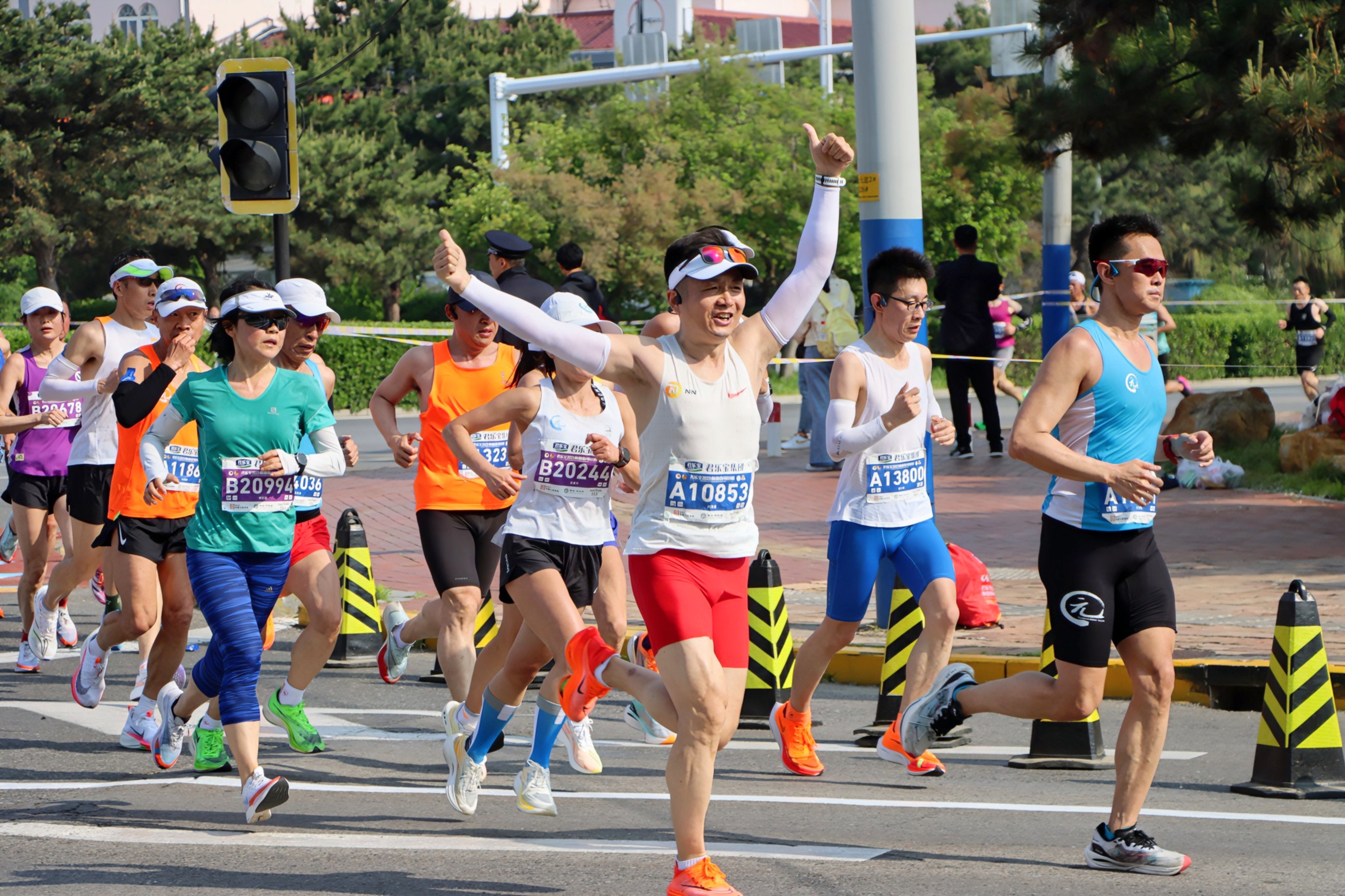 用脚步丈量城市42.195公里,2万多人用脚步丈量西安