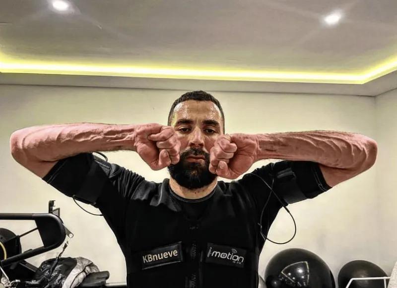 本泽马健身房恢复训练,本泽马训练