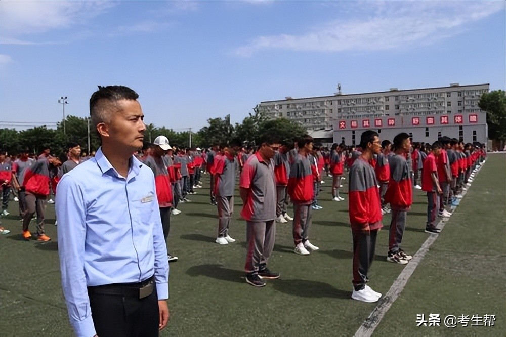 陕西考生网赞扬-西安博雅艺术职业中学优秀教师-薛凡