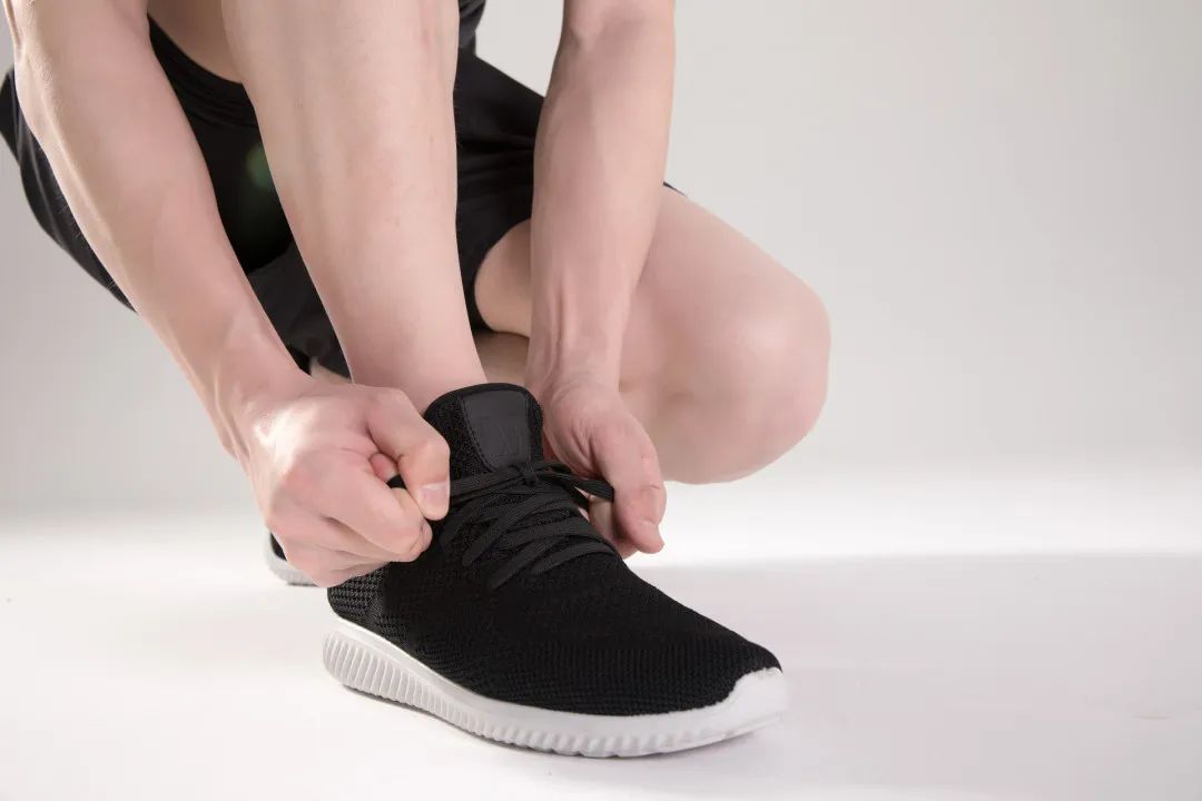 健康之路日行万步不伤膝,日行万步好还是不伤膝盖好