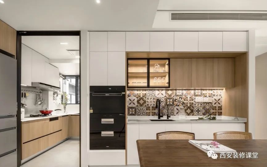 透明玻璃门展示柜怎么布置,岛柜展示柜玻璃门