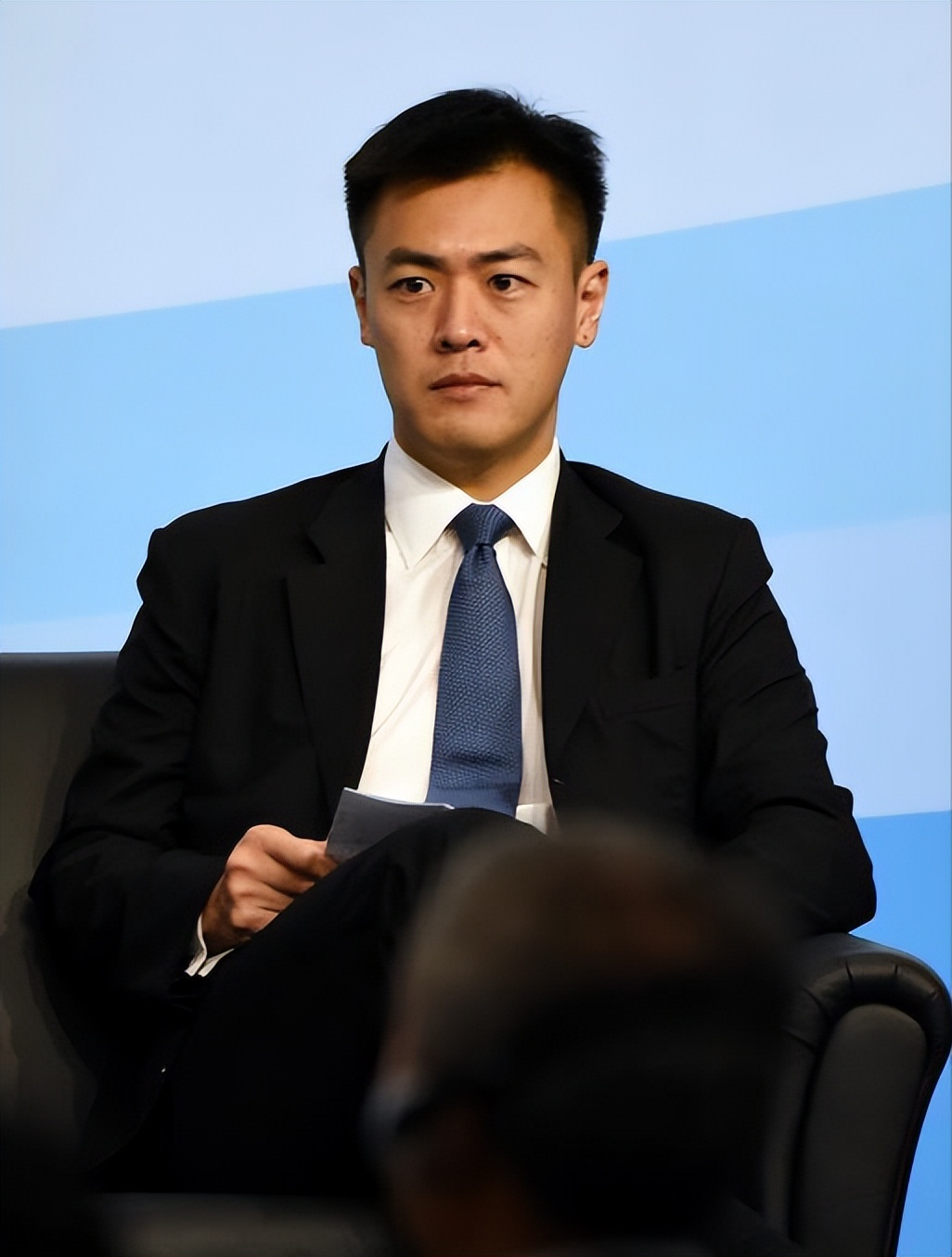 被低估的刘銮雄长子刘鸣炜：将财产转卖给甘比才是他的精明之处