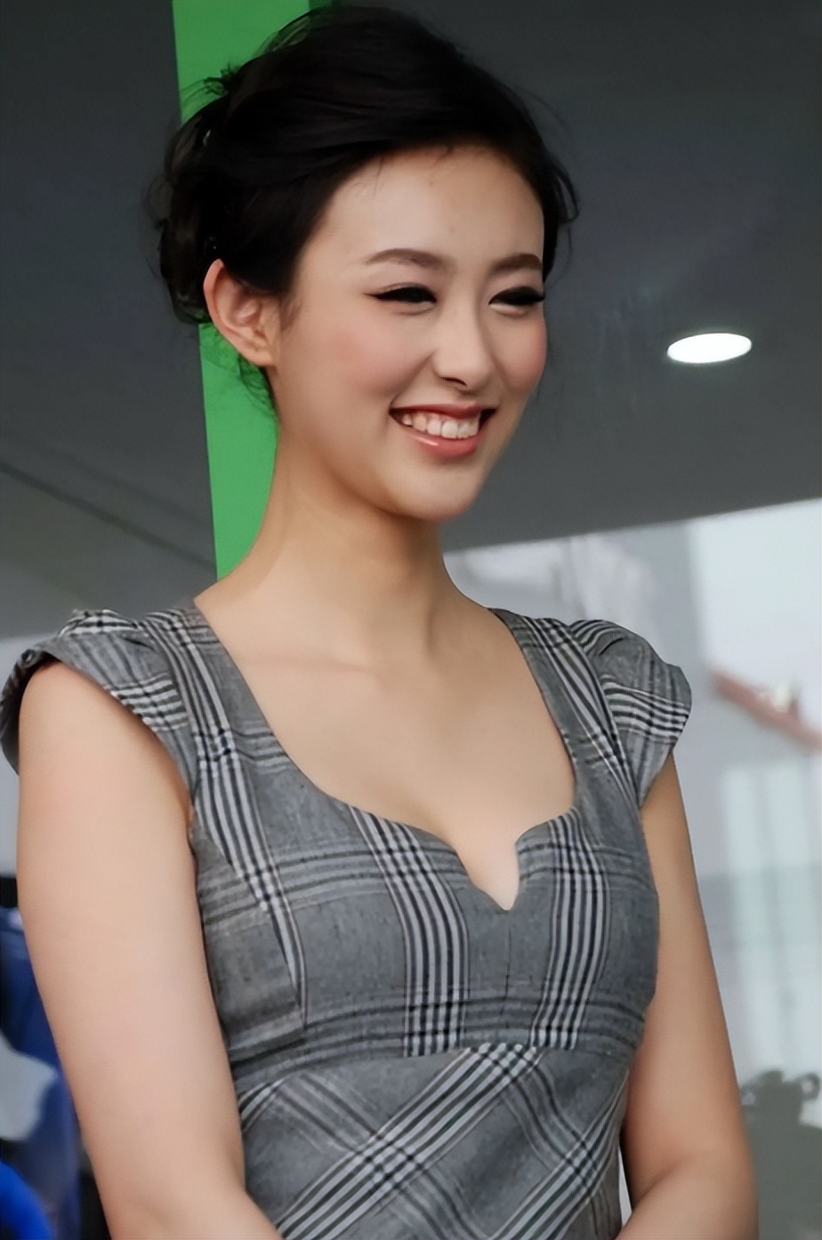 翟凌曾被誉为第一车模,车模翟凌事件