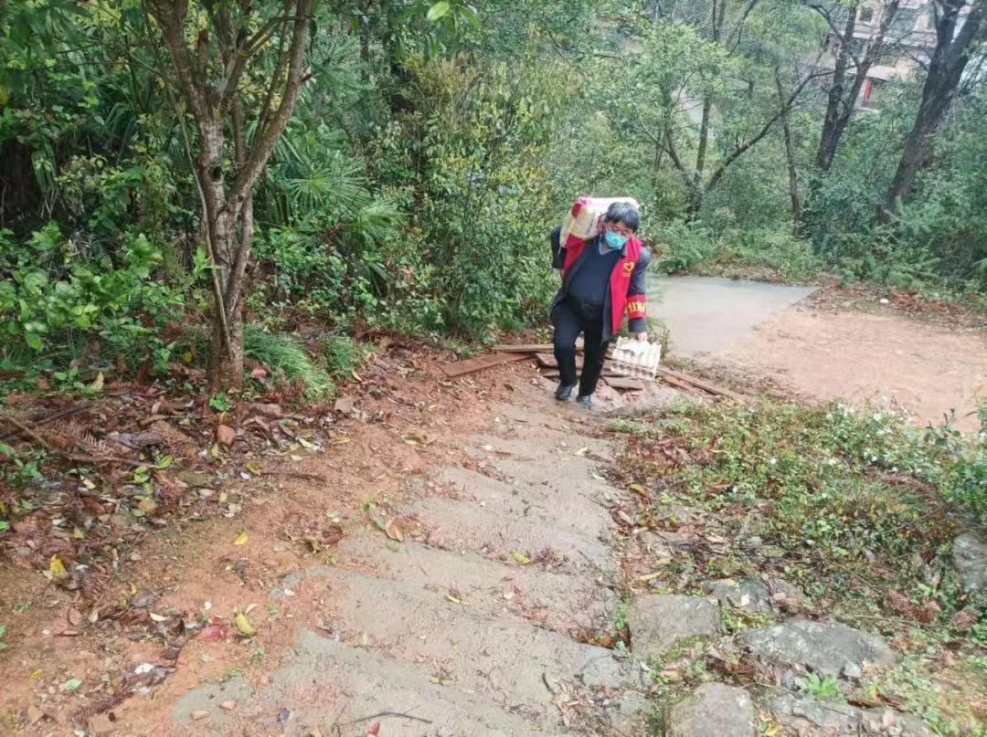 新民乡:红色“小蜜蜂”温暖群众心