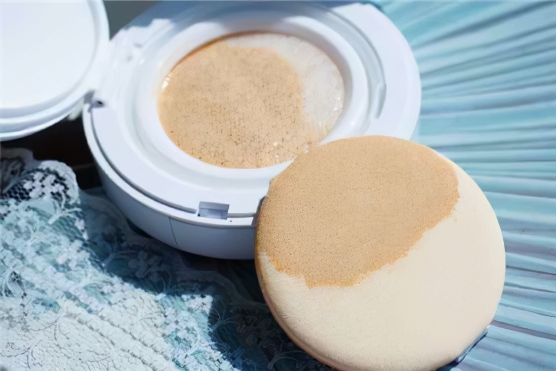 气垫粉底液和瓶装粉底液的区别,cpb钻光粉底液与气垫粉底液