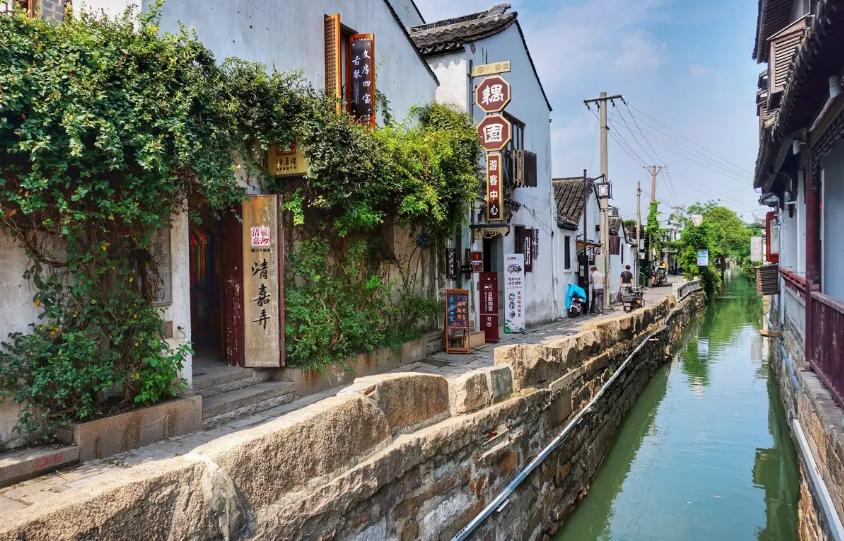 留园拙政园是苏州著名的园林,苏州四大园林之首拙政园