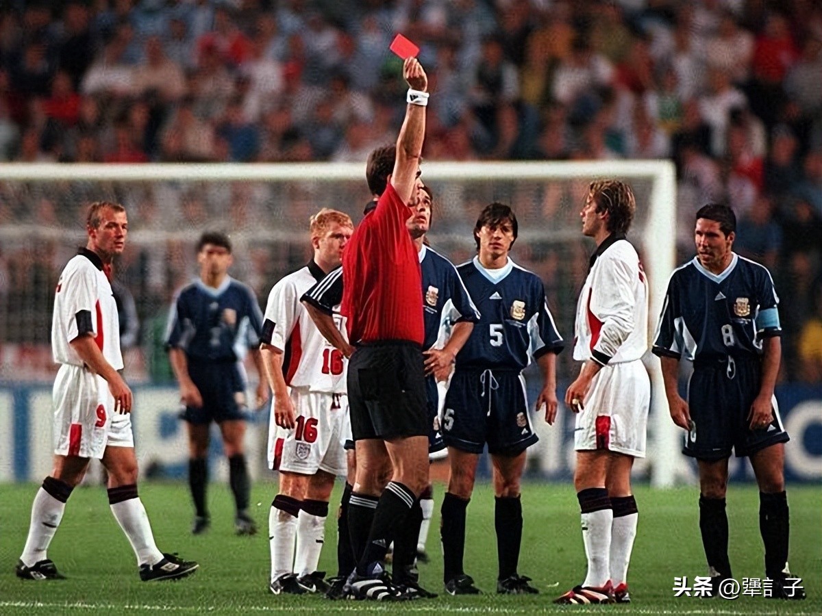 足球为什么深受大众的喜爱,为什么足球那么受全世界人欢迎