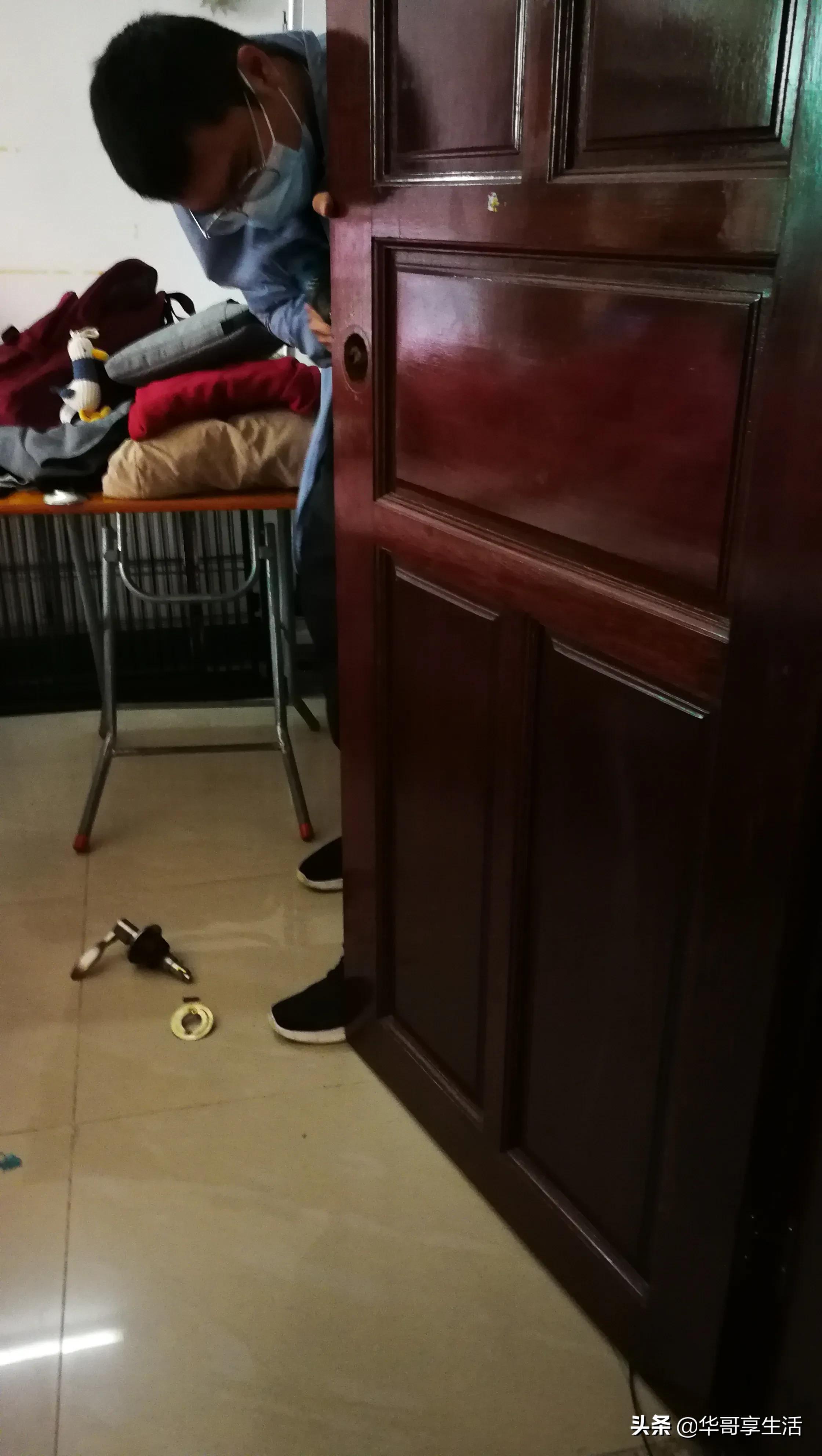 小长假居家被人开锁一秒钟，收费80元