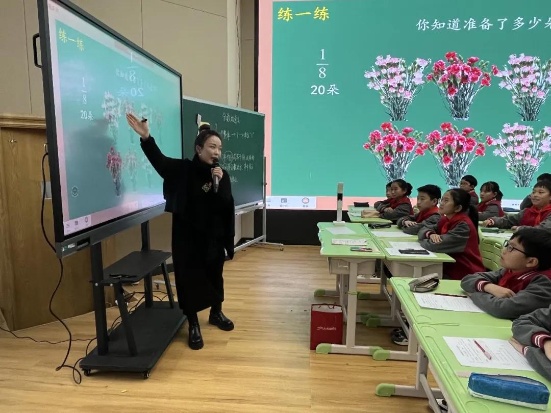 郑州市郑东新区中州大道小学：数学课堂亮风采观摩学习促成长